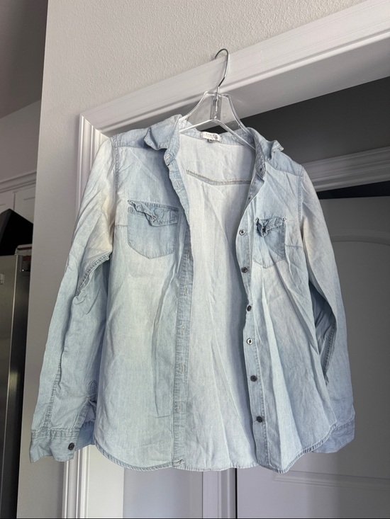 Noble U Tops - Light Blue Chambray Denim Shirt - Casual Button-Up